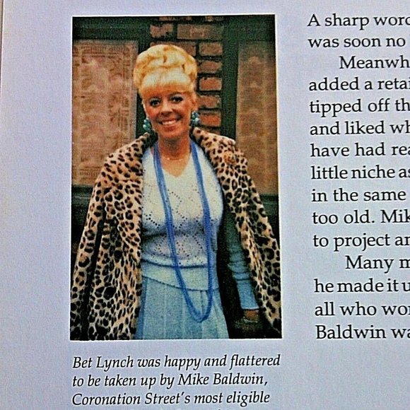 Vintage Coronation Street Book Weatherfield Life TV Classic British Show Gift - Picture 12 of 16